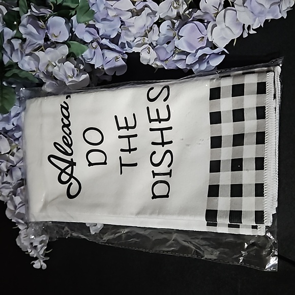 Set 🎁 of 2 Black & White Kitchen Towels "Alexa Do The Dishes" NWOT - Picture 4 of 4